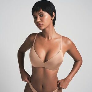 NWOT Skims WIRELESS FORM PUSH-UP PLUNGE BRA, SIENNA, 32C